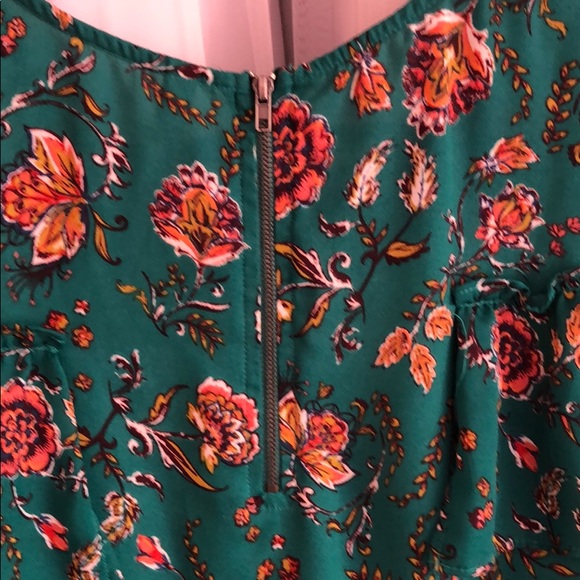 Green floral ruffle sleeve blouse LAST CALL - Picture 3 of 5